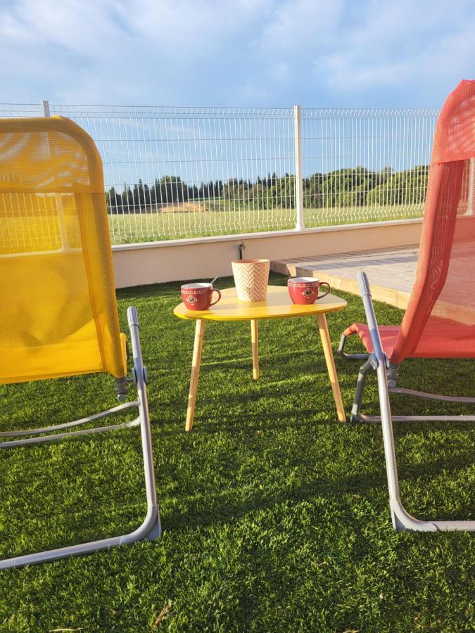 Holiday home Pissenlit Prairie En Provence Arles
